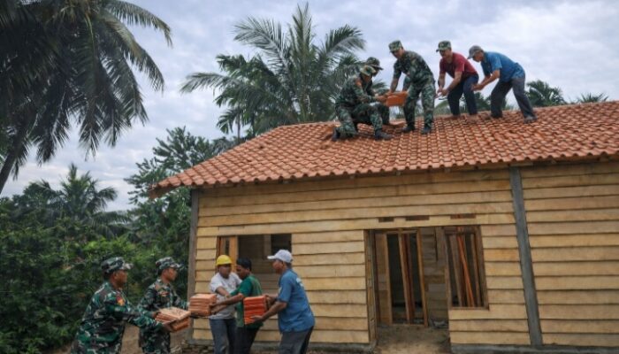 TMMD Kodim 0415/Jambi Terapkan Gentengisasi, Hunian Rakyat Lebih Sejuk dan Estetis