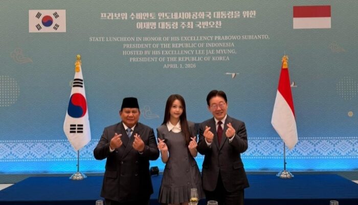 Momen Prabowo Bertemu Carmen Hearts2Hearts, Kompak Lakukan Simbol Jari Hati