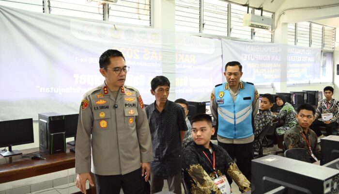 Kapolda Jambi Tinjau Langsung Tes Akademik Taruna dan Taruni Akpol Tahun Anggaran 2026 di Kampus Unama Tehok