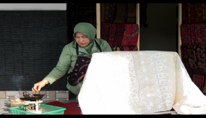 Batik Jambi Menapak Panggung Nasional Lewat Sentuhan Ruslaini