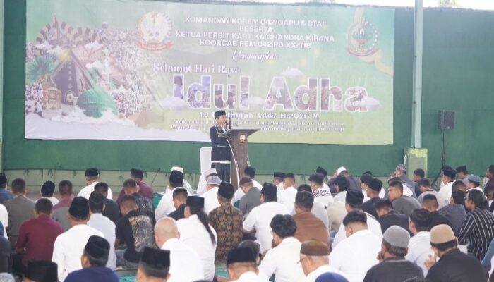 Korem 042/Gapu Gelar Sholat Idul Adha 1447 H di Lapangan Tenis Indoor Makorem