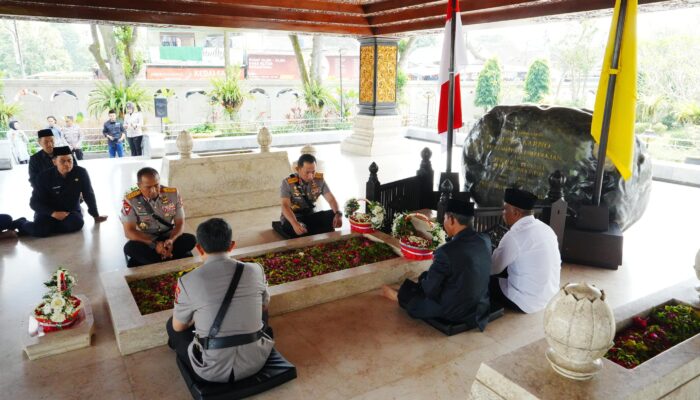 Jelang Hari Bhayangkara ke-80, Kapolri Jadikan Ziarah ke Makam Presiden RI Terdahulu Sebagai Momentum Refleksi Nilai Kebangsaan