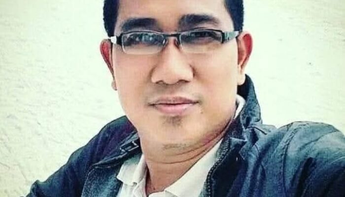 MENGHENTIKAN SEMENTARA PROGRAM MBG