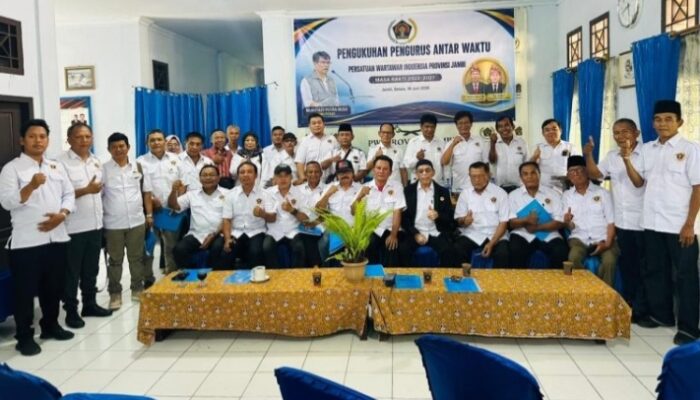 Pengurus Antar Waktu PWI Jambi Dikukuhkan, Ketum PWI Pusat Ajak Jaga Kekompakan Organisasi