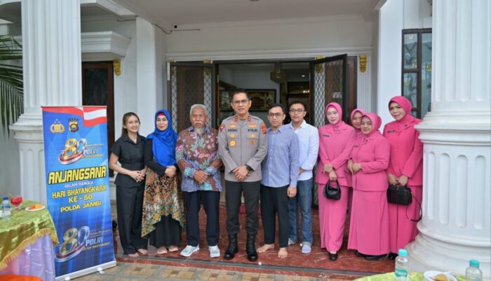 Kapolda Jambi Bersama PJU dan Bhayangkari Gelar Anjangsana ke Purnawirawan Polri dalam Rangka Hari Bhayangkara ke-80
